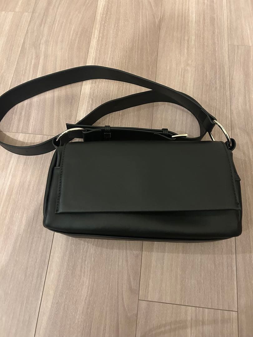 BEARDSLEY ビアズリー風　レザーボディバッグ　1回使用