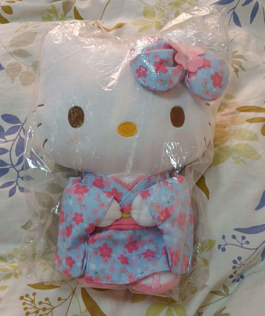 【サンリオ販売終了品】ハローキティ桜着物　Ｍサイズ30.0×21.0