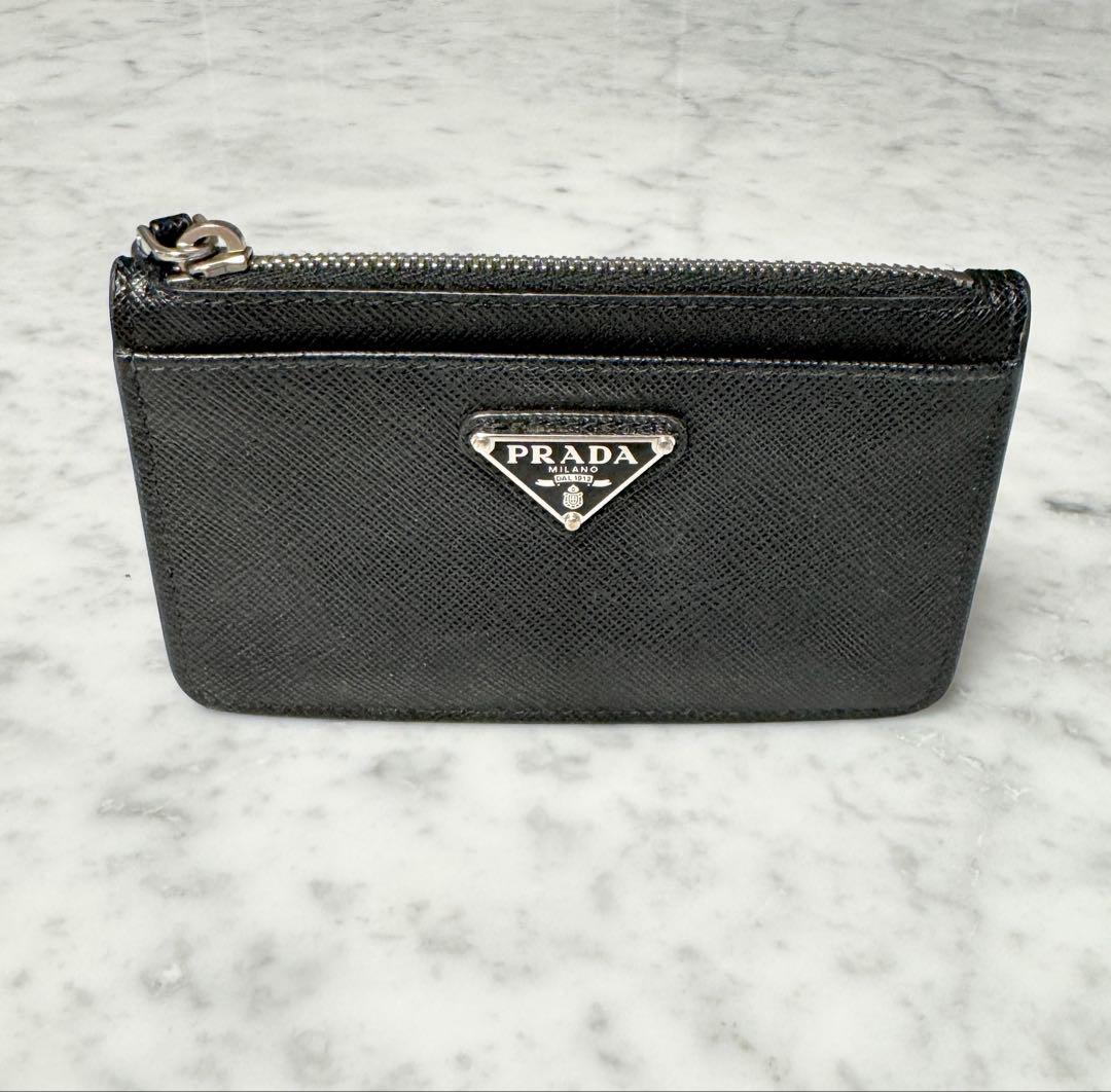 【PRADA】プラダ ブラック サフィアーノトライアングル カードケース