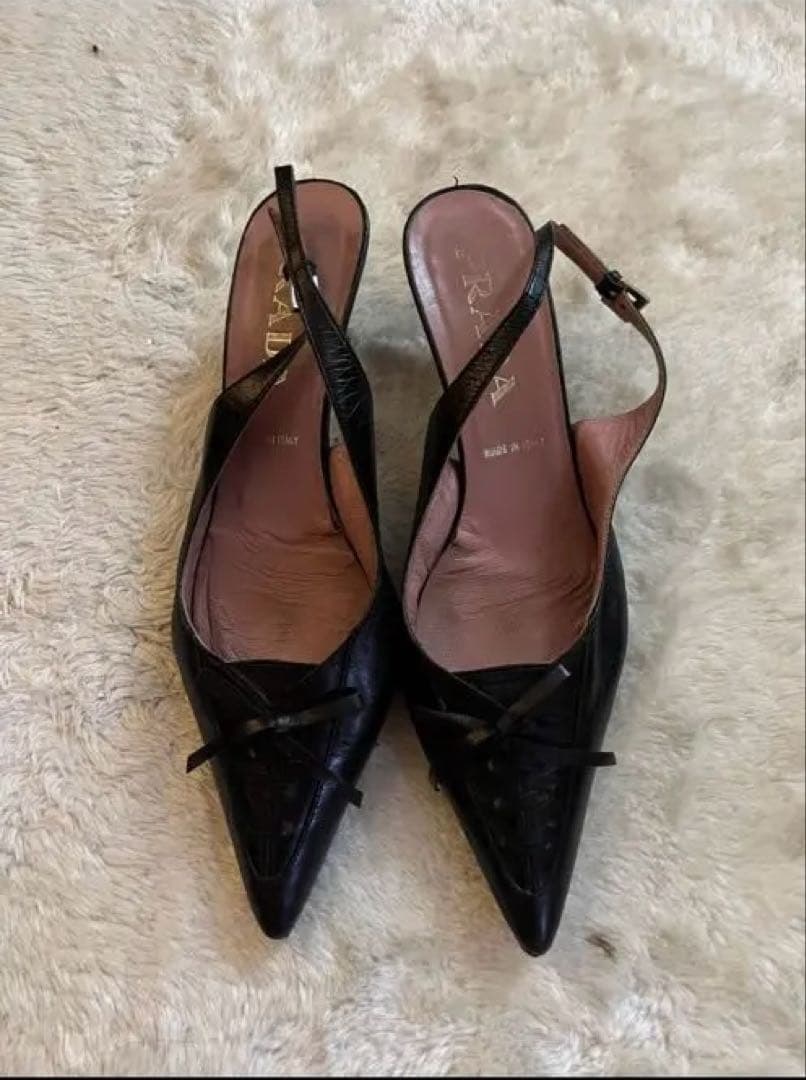 PRADA ブラックレザーヒール ポインテッドトゥ