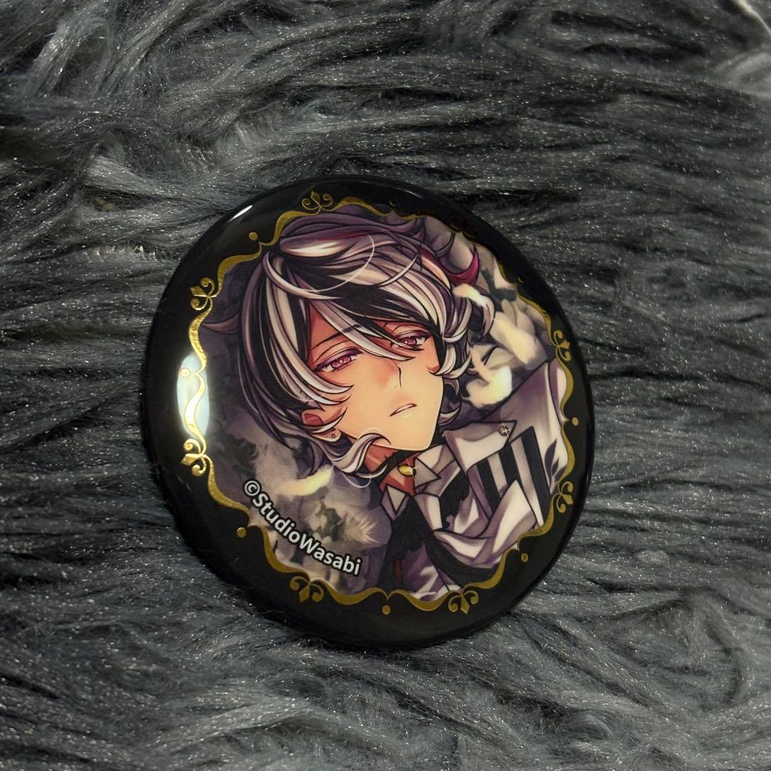 悪魔執事と黒い猫 箔押し缶バッジ ベリアン 4周年 - メルカリ