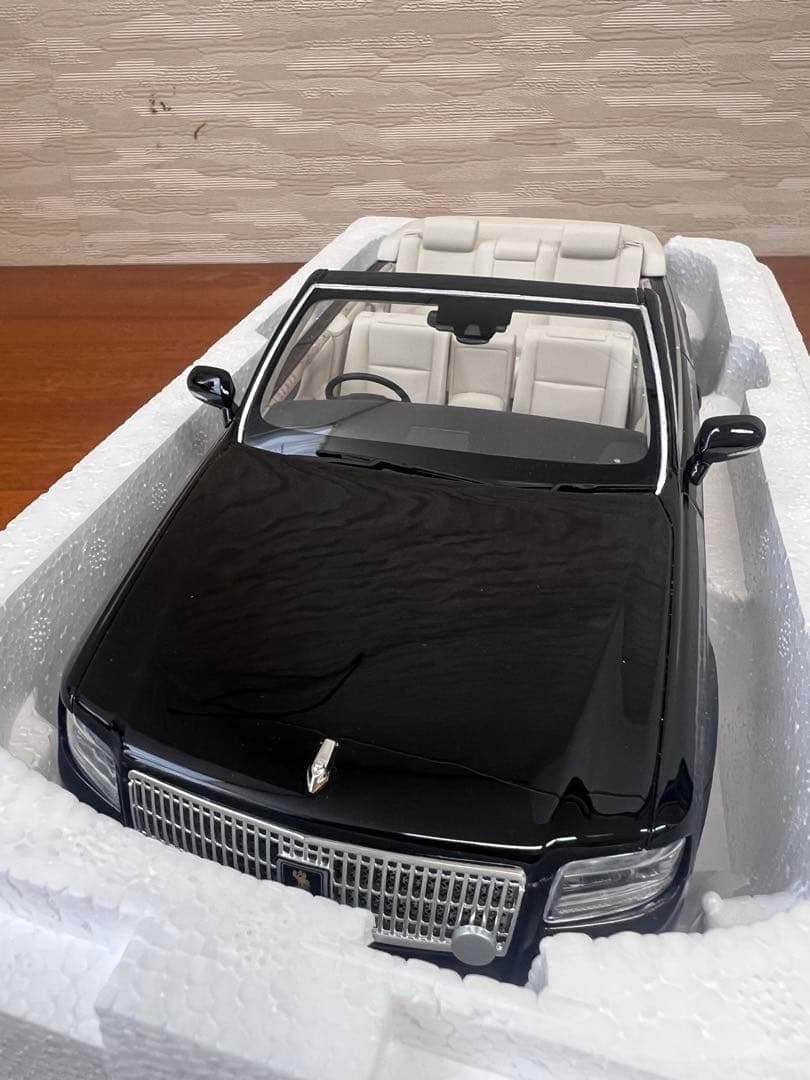 No430ミニカー1/18 KYOSHO TOYOTA Century Open