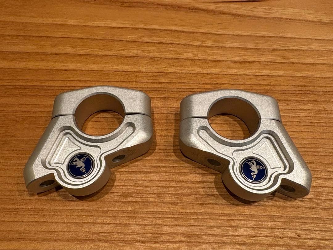 アールズギア　ハンドルバーライザー　ネジ４本付 r's gear（アールズギア） AC00-022H-BK ハンドルセットバックライザー