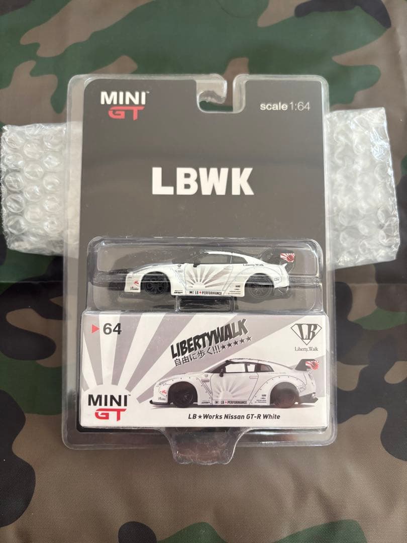 ミニカー MiNiGT 64 LBWORKS Nissan GT-R white