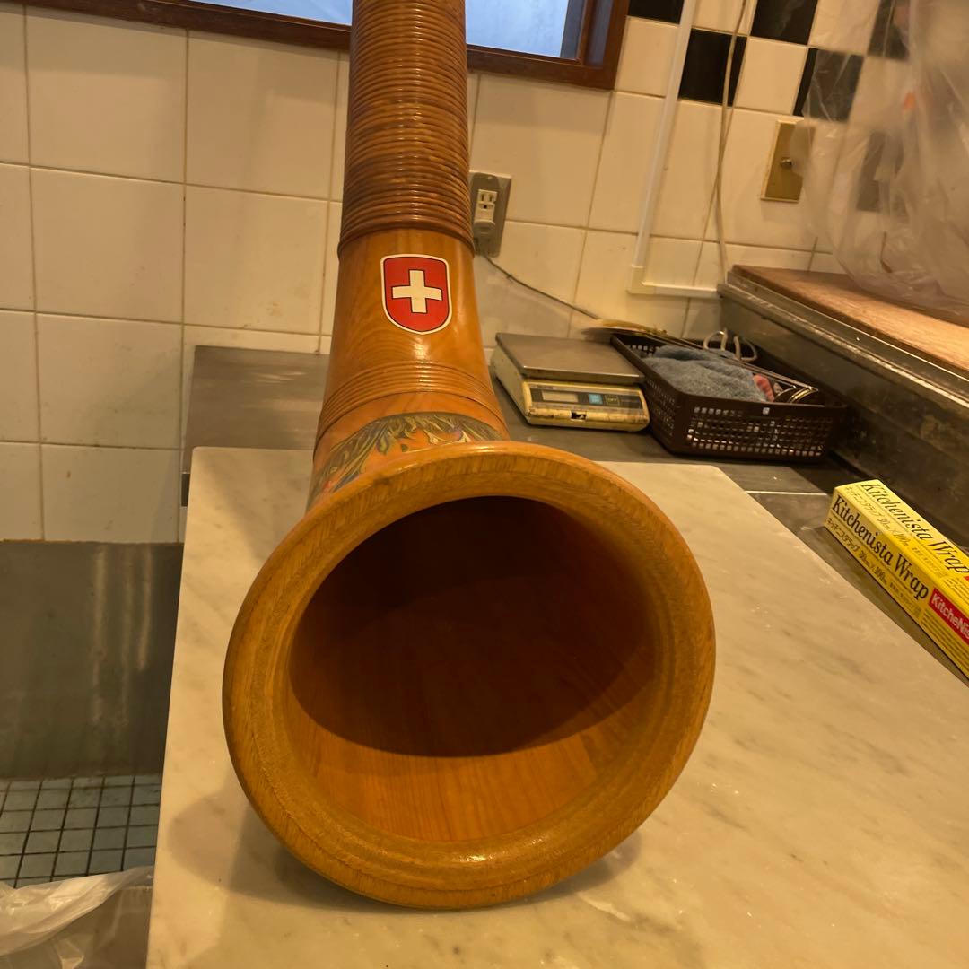 スイス国旗装飾の尺八本体