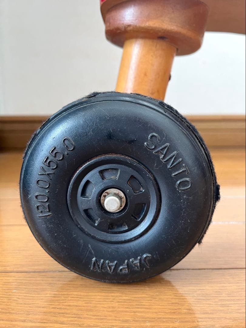 木製 キッズ 乗用玩具 四輪 ライドオン レトロ 赤 車 - メルカリ