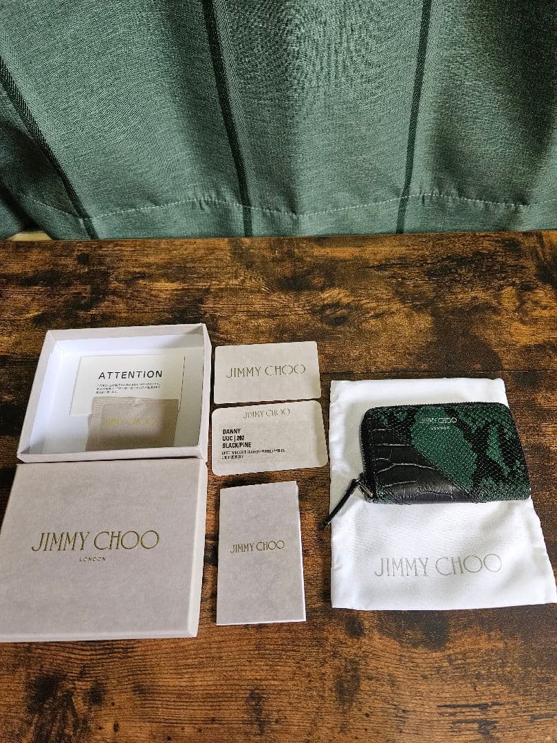 JIMMY CHOO ヘビ柄ケース