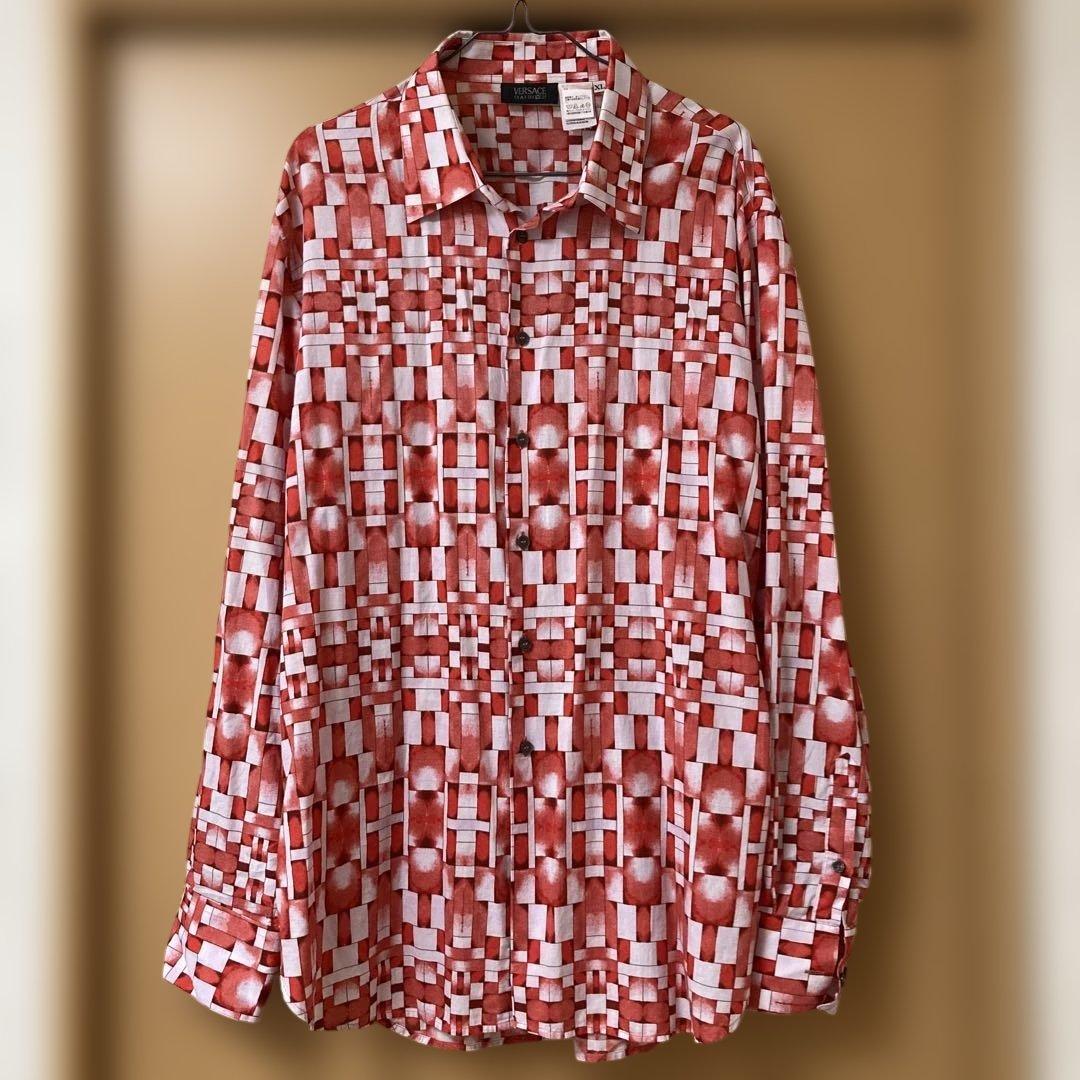 ま*ん様 【レア美品】ベルサーチ 赤柄シャツ ビンテージ レッド（赤）系 VERSACE(ヴェルサーチェ) シャツ(メンズ) - ブランド