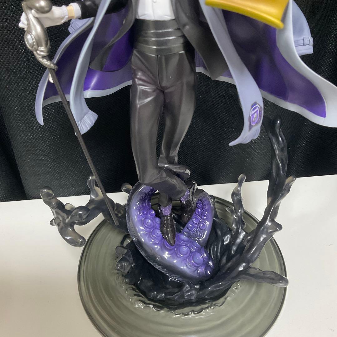 ツイステ アズール・アーシェングロット フィギュア 特典付き - メルカリ