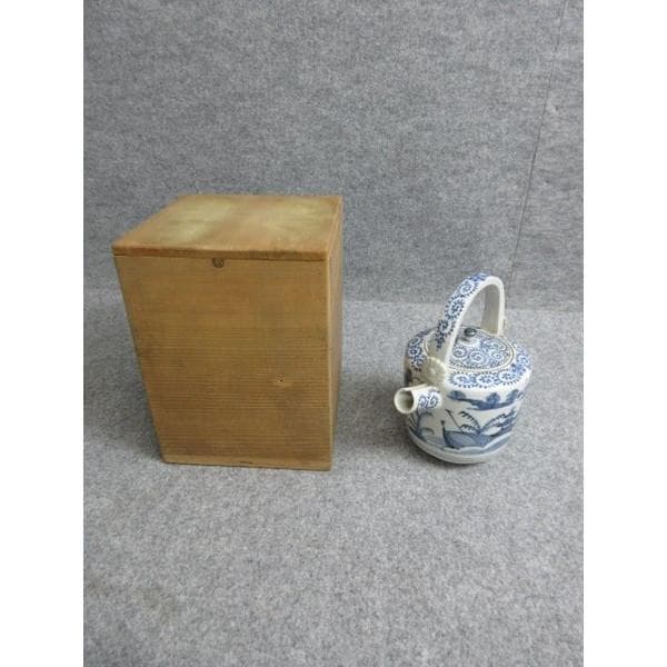 古伊万里染付蛸唐草に山水図銚子箱付き [B28257]