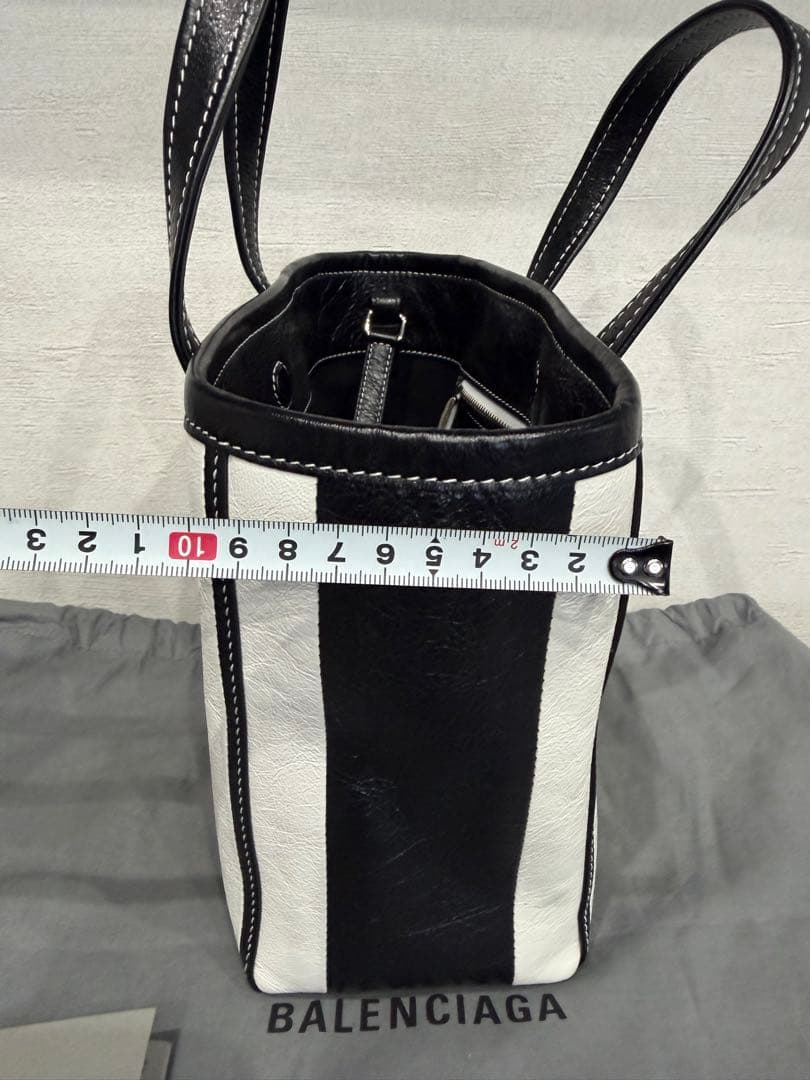 け*い様 未使用品BALENCIAGA ストライプハンドバッグ - メルカリ