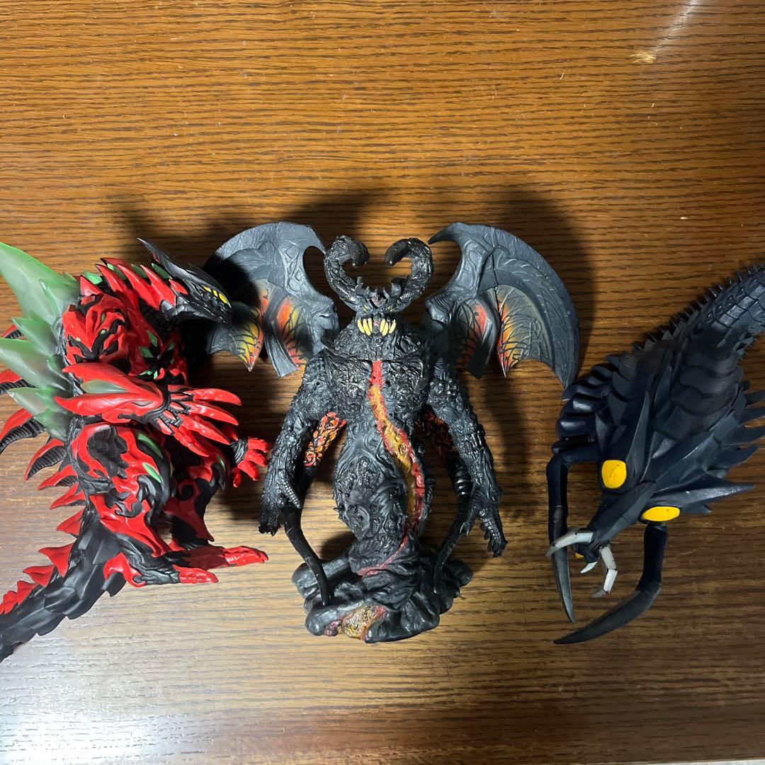 怪獣フィギュア3体セット