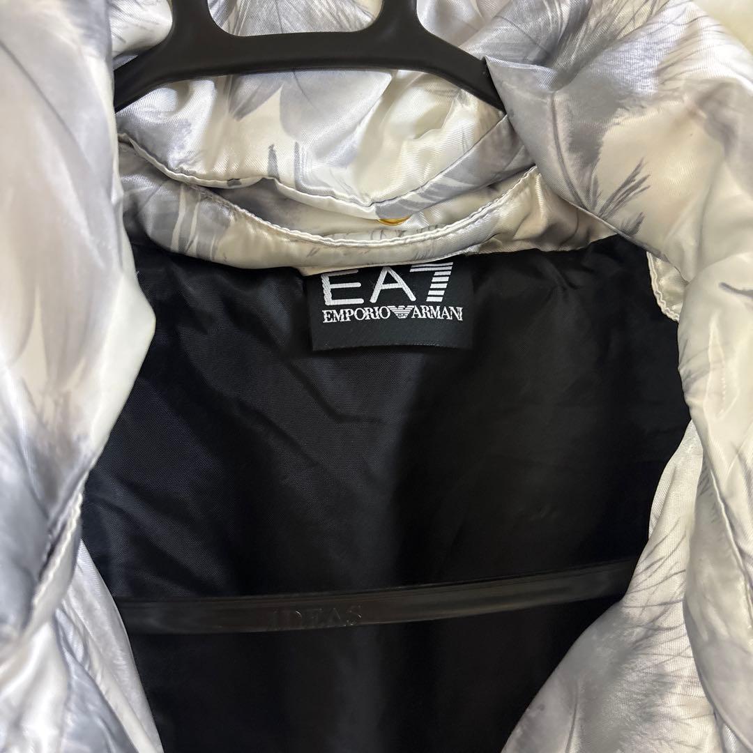 アルマーニ EA7 グレー 羽柄白ダウンジャケット - メルカリ