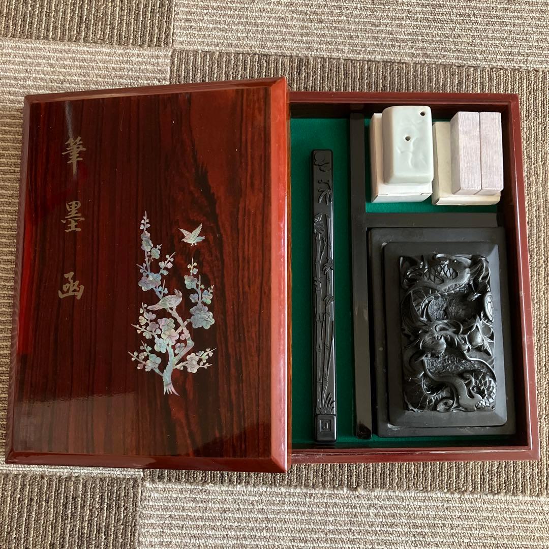 中国書道具 木製硯箱 (龍彫刻硯.文鎮.青磁水滴.印材) - メルカリ