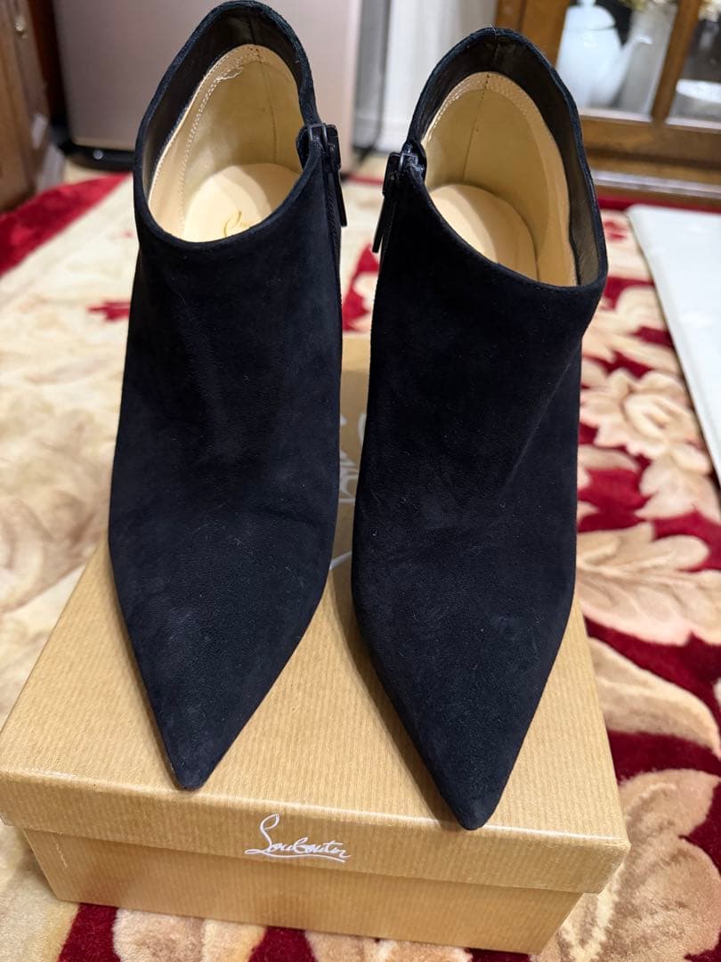 Christian Louboutin 黒スエードアンクルブーツ