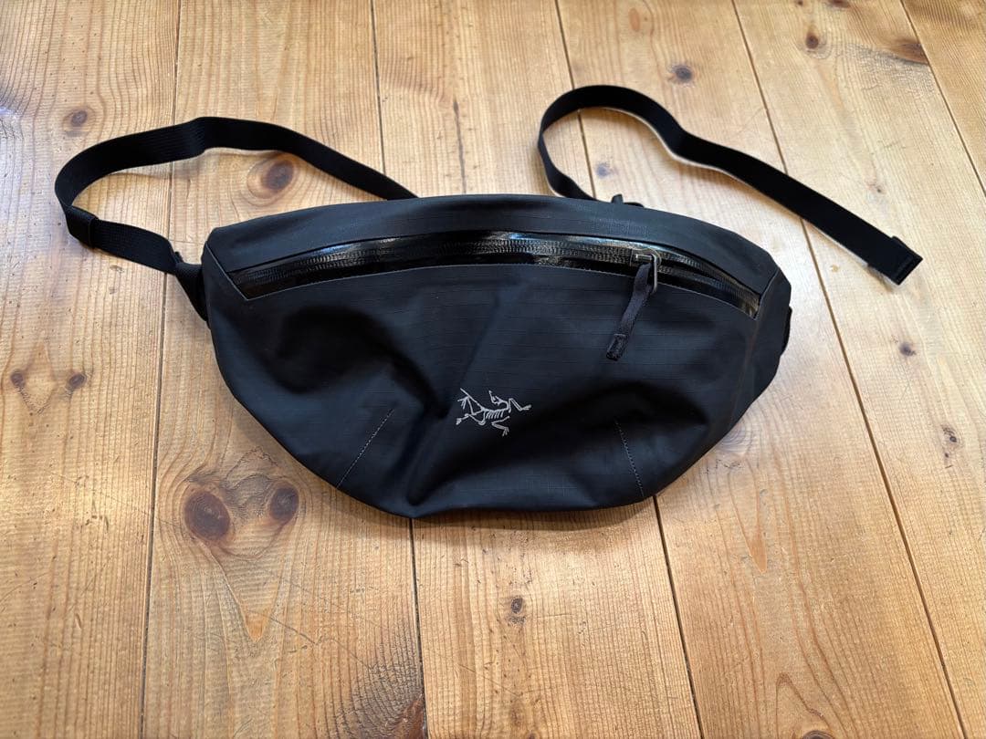 グランヴィル クロスボディ バッグ - Black / NA