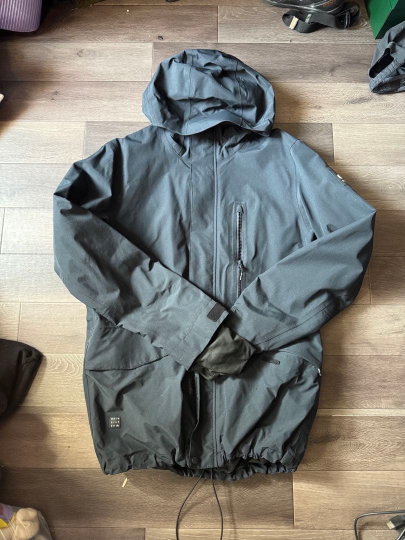 ま*様 Quiksilverゴアテックス　スノーボードウェアセ　M 上下セット