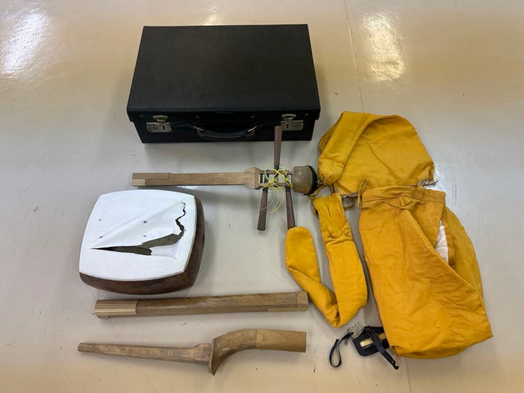 高級三味線　k18 高級糸巻き　皮破れ