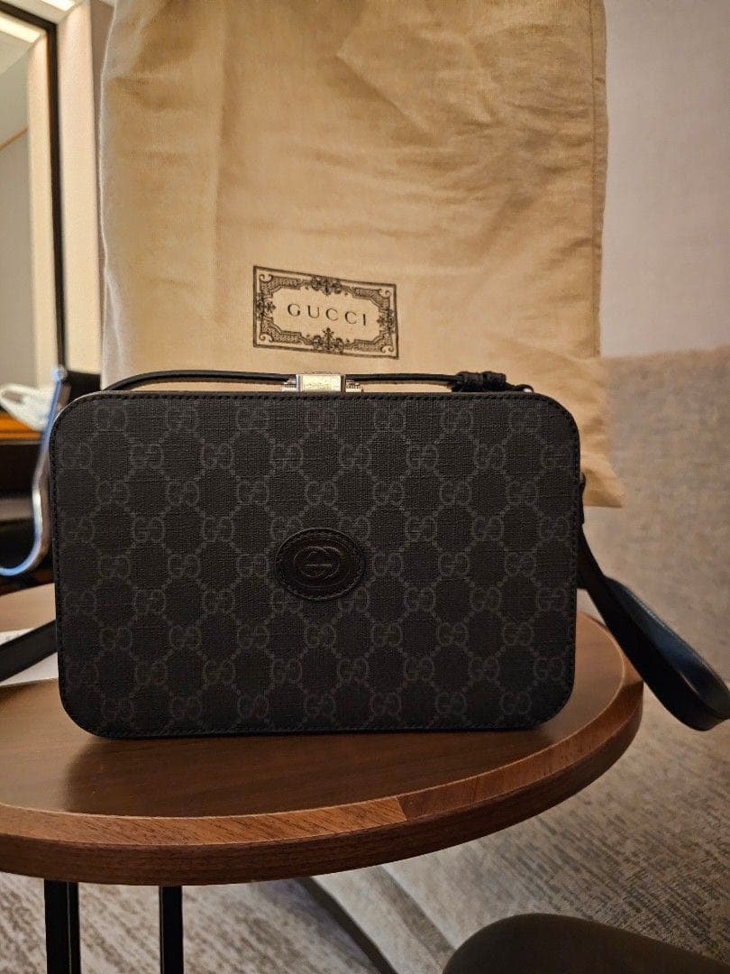 グッチメッセージバックGG Supreme Monogram Leather