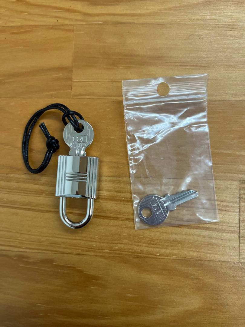 エルメス シルバー南京錠 鍵2本付き - メルカリ