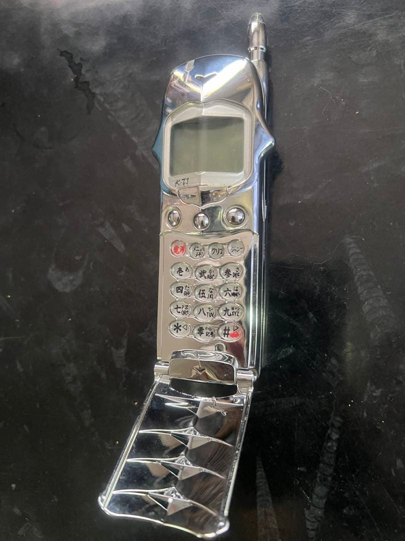 【激レア】石井竜也さんデザイン携帯電話 K-TI 激レア】石井竜也さんデザイン携帯電話 K-TI - メルカリ