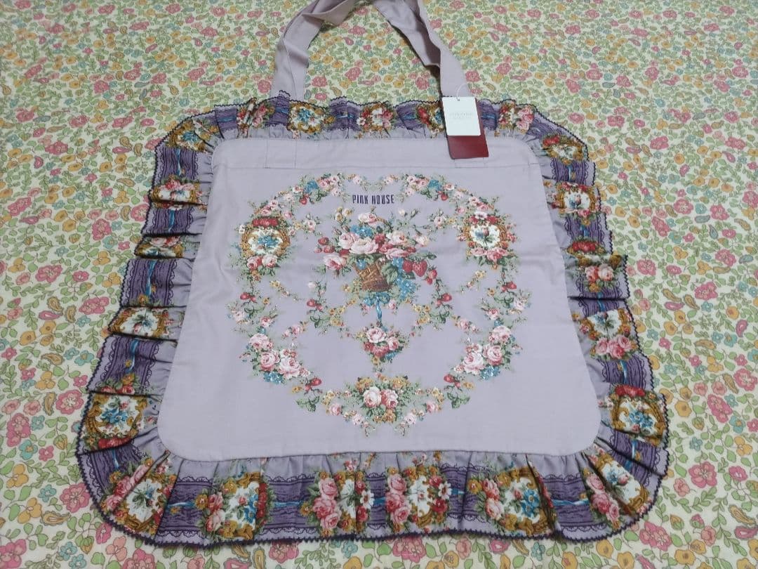 MY愛用 の*ん様 ピンクハウス クレストフラワー刺繍ブラウス、壁紙模様