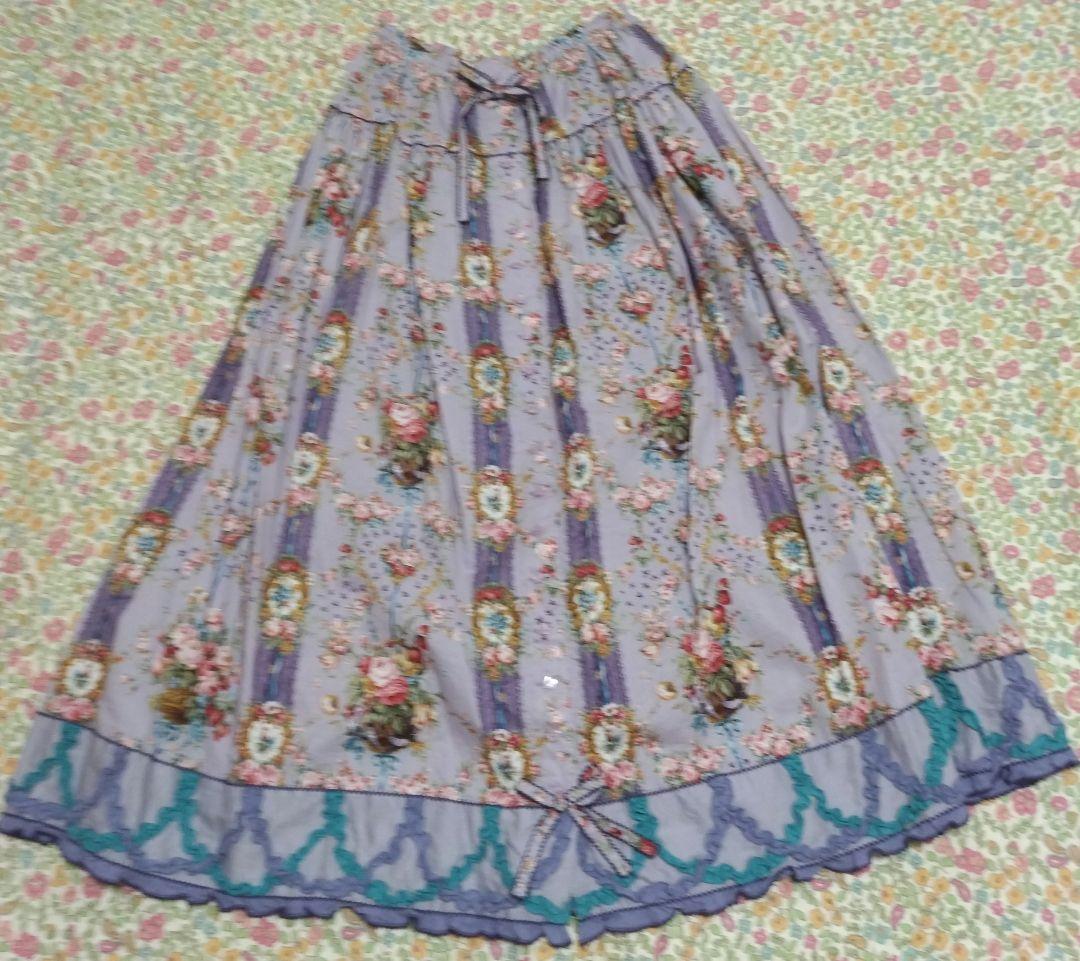 MY愛用 の*ん様 ピンクハウス クレストフラワー刺繍ブラウス、壁紙模様