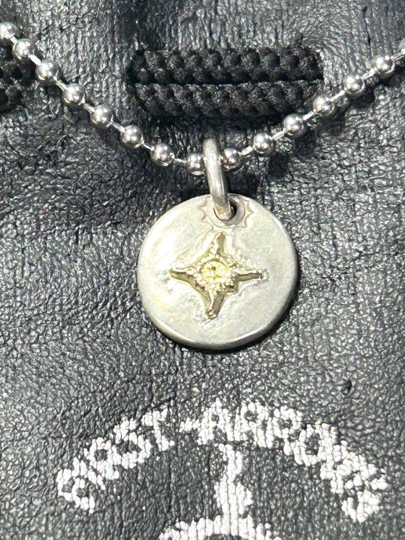 FIRST ARROW’s K18透かしマーク付メタル ペンダント ネックレス