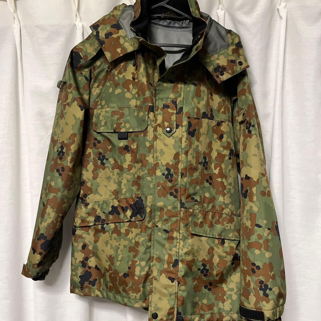FÜRST 迷彩ジャケット　雨具