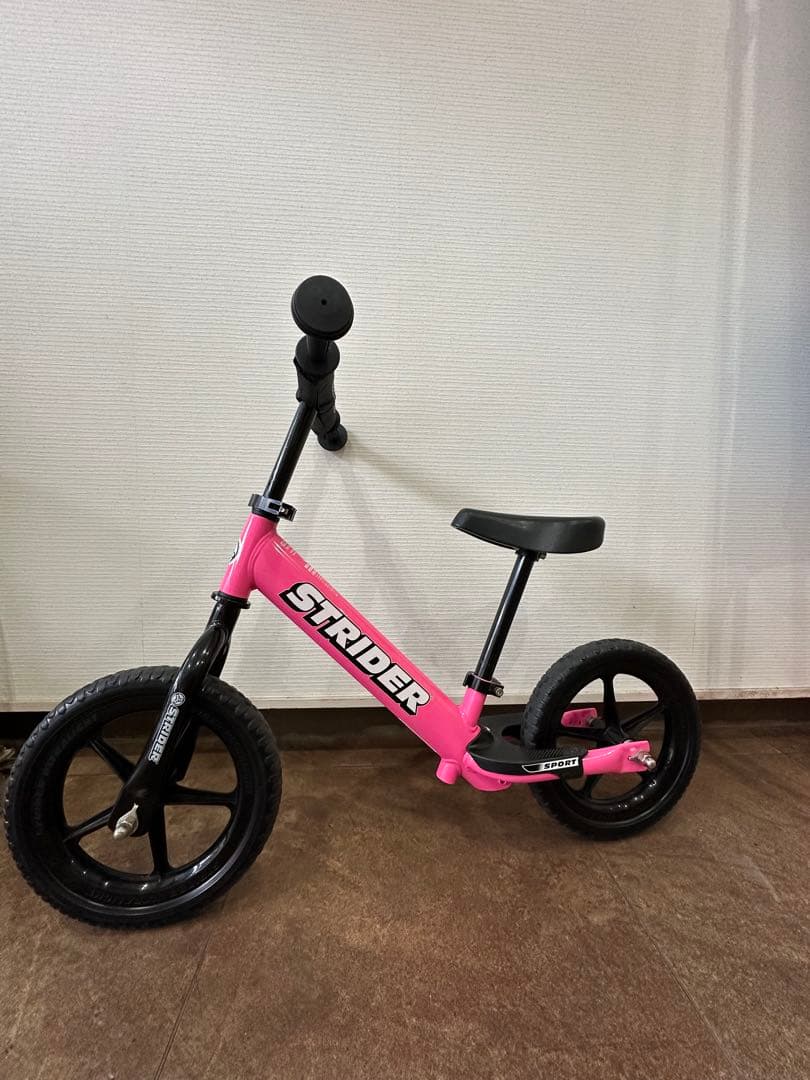 【むー】ストライダー　STRIDER 12 バランスバイク ピンク 12型 ランニングバイク ストライダー Sports Model【対象年齢：1歳半
