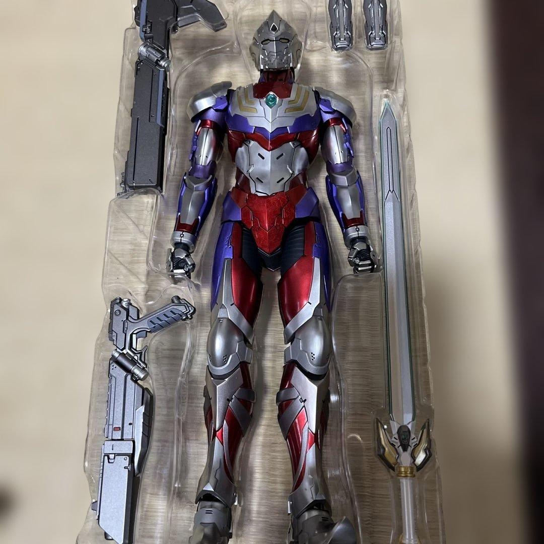 スリーゼロ　ウルトラマンティガスーツ