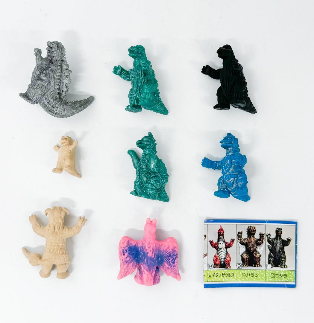 ゴジラ 消しゴム 8体 + ミニブック - メルカリ