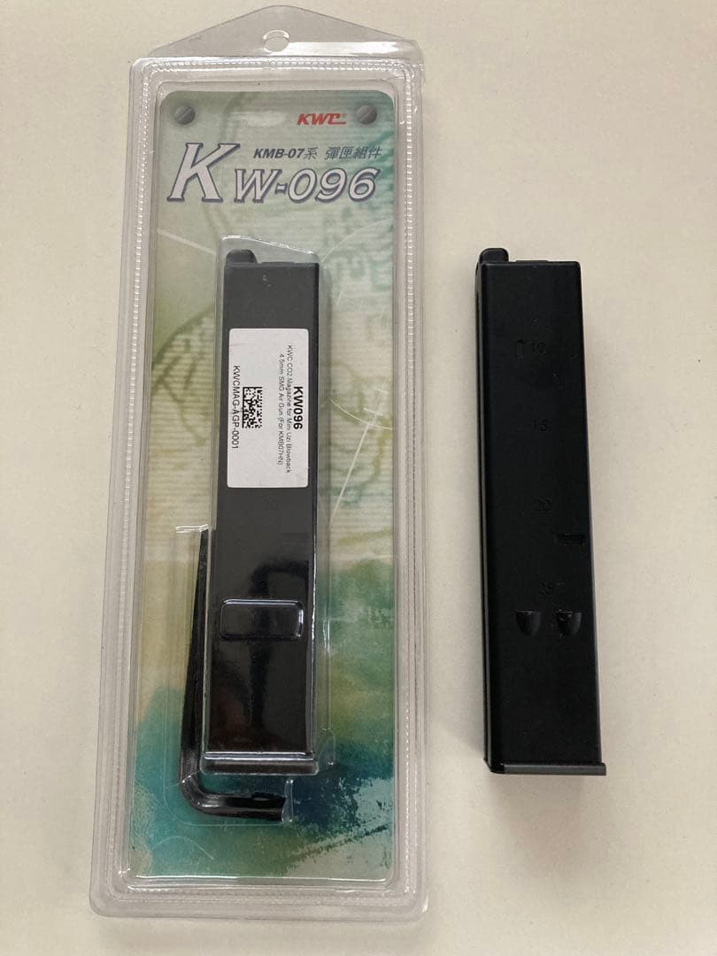 KWC MINI UZI CO2GBB用 マガジン　2本 楽天市場】KWC製 MINI UZI 対応 Co2 スペアマガジン V2 日本仕様 : 玩