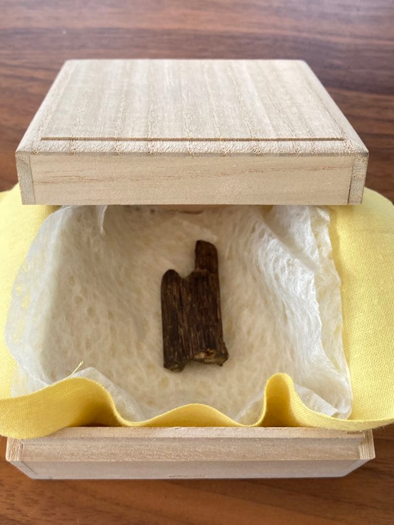 沈香　お香　天然沈香　桐箱付 日本香堂】司薫 二種香（白檀・沈香）桐箱4筒入 – g KEYAKIZAKA