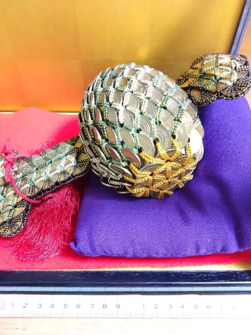 5円玉で作製された打ち出の小槌 ケース付き - メルカリ