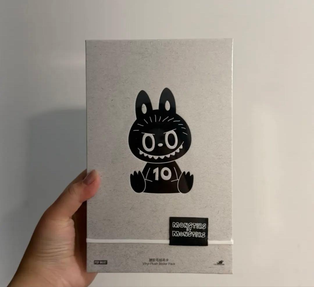 THE MONSTERS 10周年記念展限定ぬいぐるみ - メルカリ