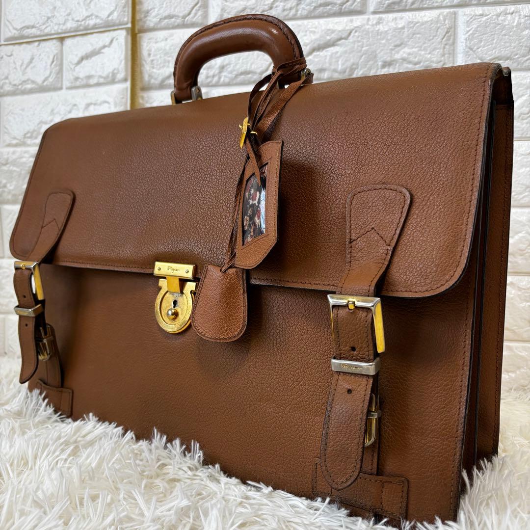 SalvatoreFerragamo ✨ブリーフケース　ガンチーニ　馬車柄　本革 FERRAGAMO/フェラガモ_Men通販 | ブリーフケース 【送料無料】 | 三越