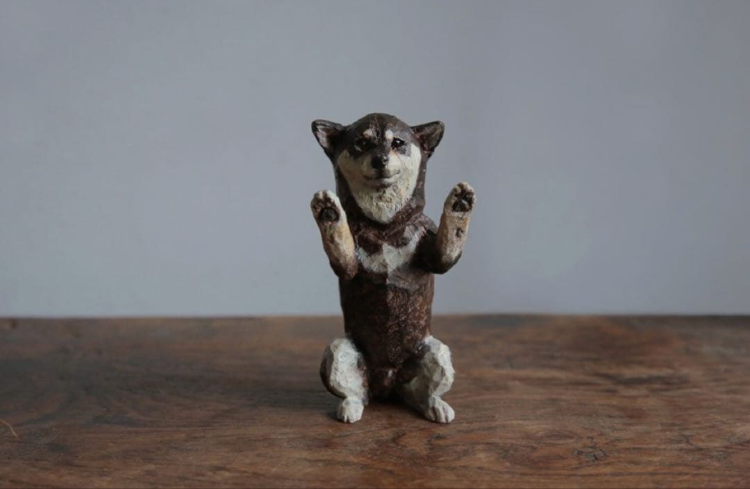 彫刻家 はしもとみお「月くんタッチ（ブロンズ像）」