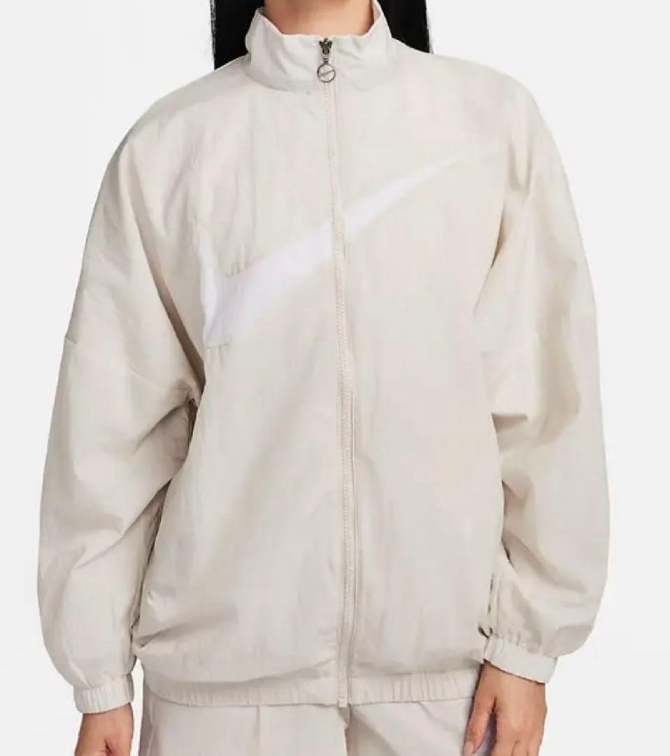 のん　Nike レディースウィンドブレーカー Sサイズ クリーム色
