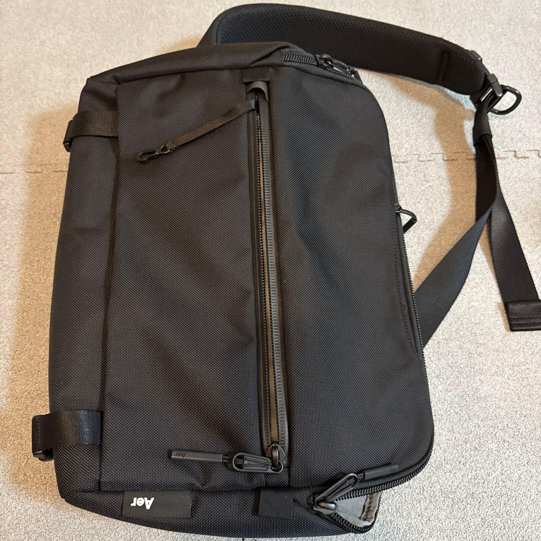 Aer メッセンジャーバッグ