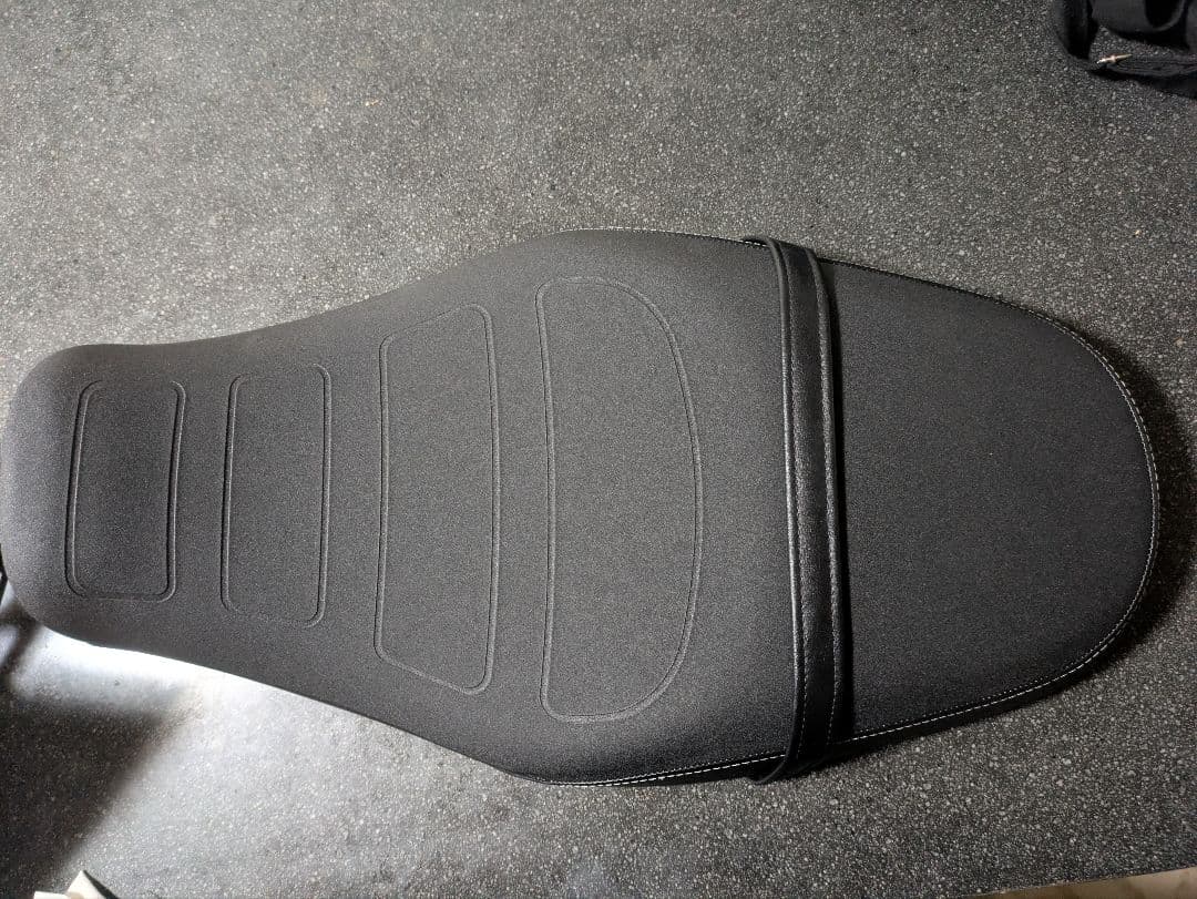 z650rs純正シート カワサキ Z650RSの純正シートの標準とオプションハイシートの比較です