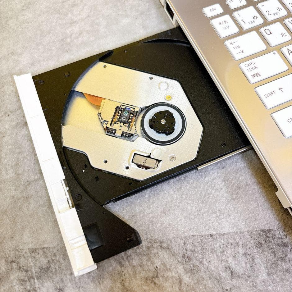 SSDで快適✨おしゃれゴールド❣ブルーレイ フルHD カメラ付 薄型 Win11