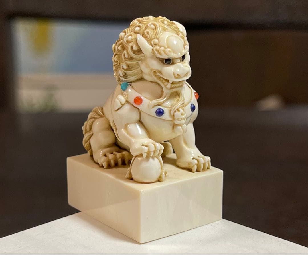 『獅子』 貴石象嵌 根付 　　（提げ物 /緒締め /帯留め /Netsuke）