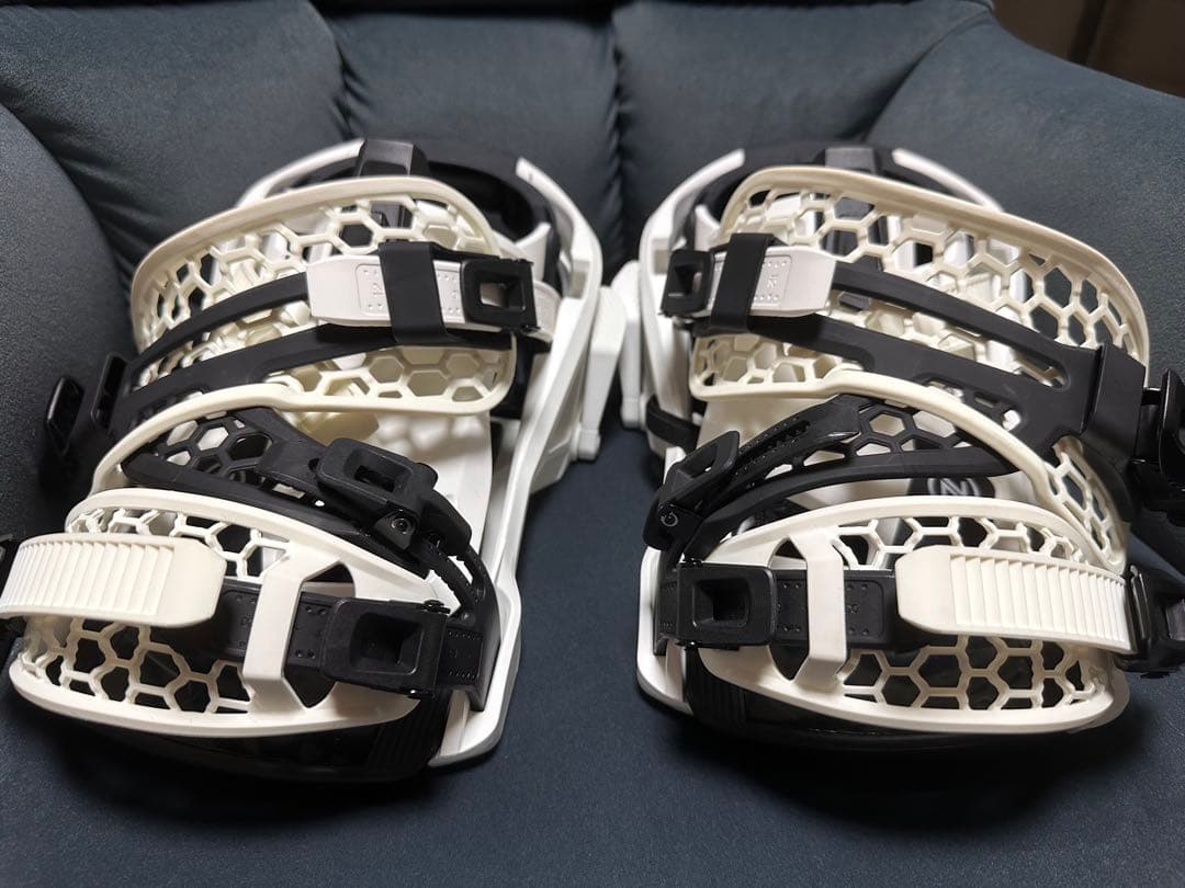 【限界値下】SUPERMATIC スノーボード ビンディング ホワイト/ブラック