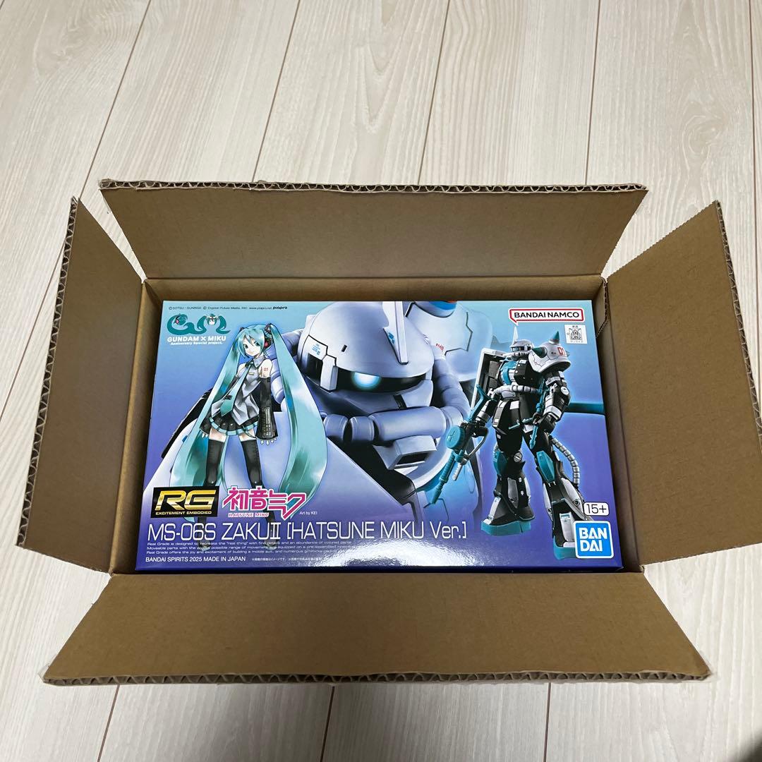 ガンプラRG 1/144 MS-06S ザクII 初音ミクVer.