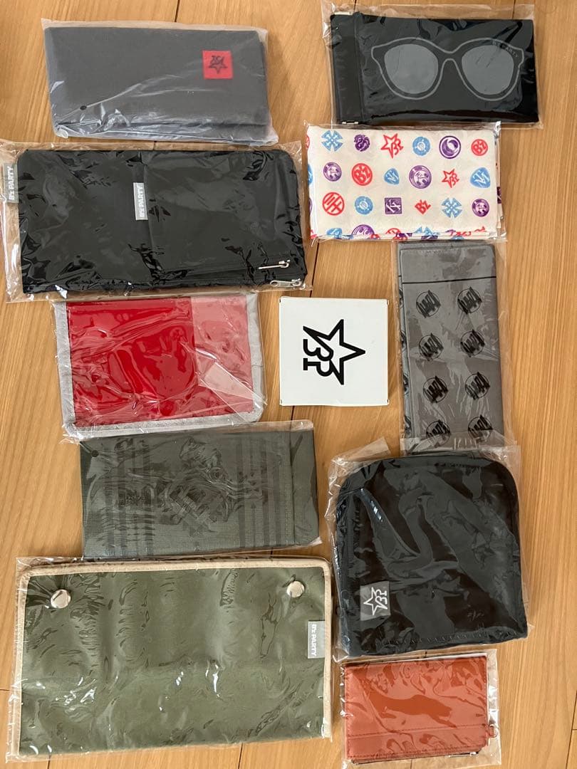 B'z ファンクラブ継続記念品 11点セット - メルカリ