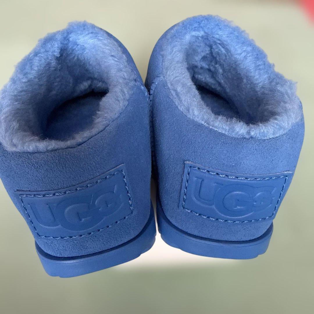 む・:*+.\(( °ω° ))/.:+専用 UGG ブルー スリッポン