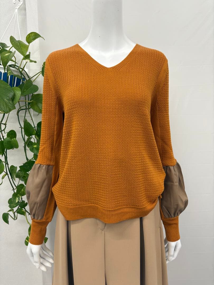 ☆PINORE☆新品未使用☆38size☆お袖デザイン☆Vネック ニット☆