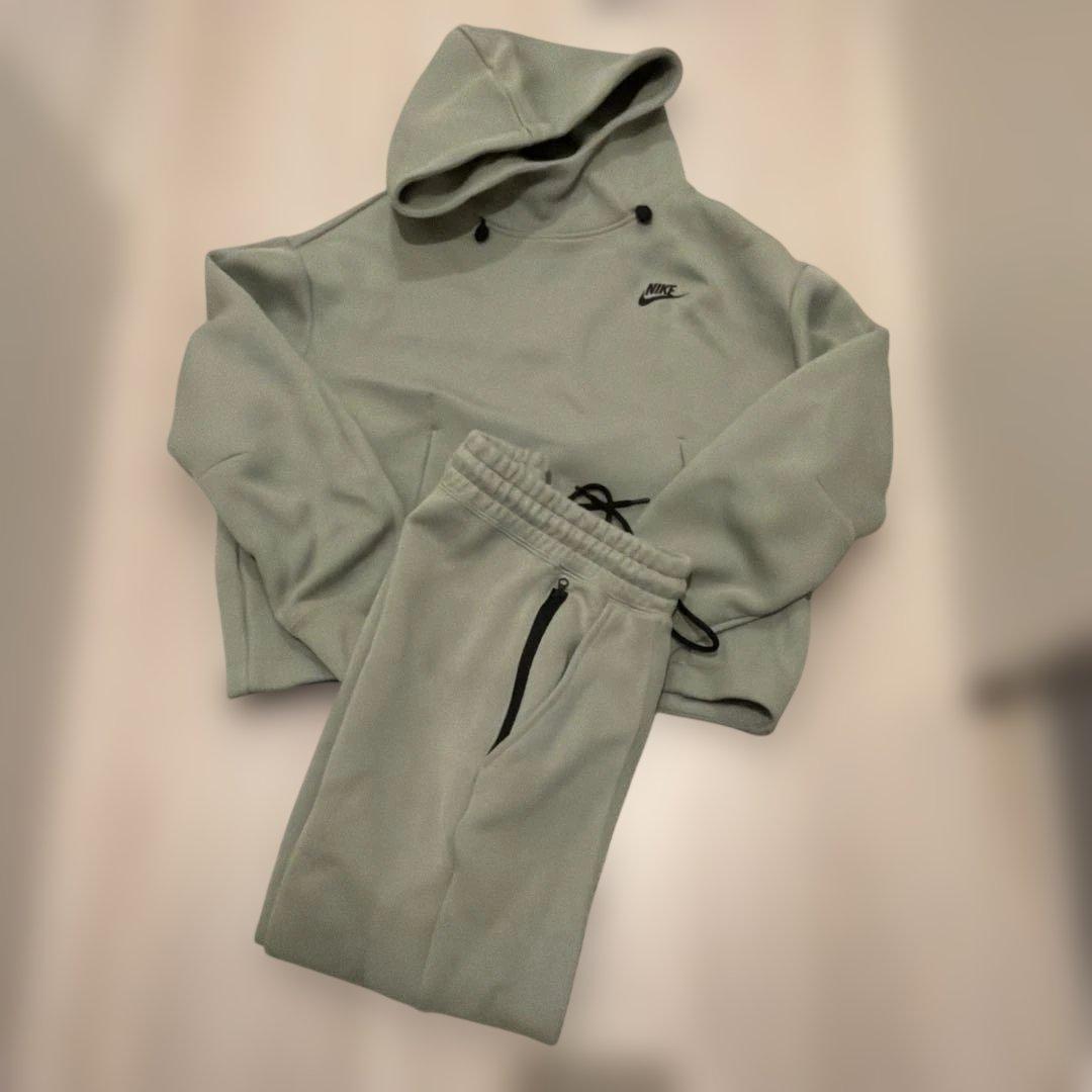 Nike レディース　テックフリース　上下セット オリーブグリーン NIKE】 テック フリース 上下セットアップ ジュニアサイズ (Nike