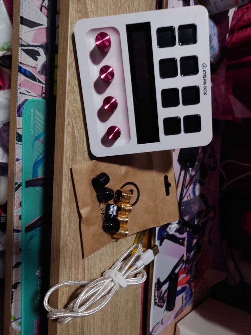 Elgato Stream Deck+ ホワイト/ピンク Stream Deck + White Edition | Elgato